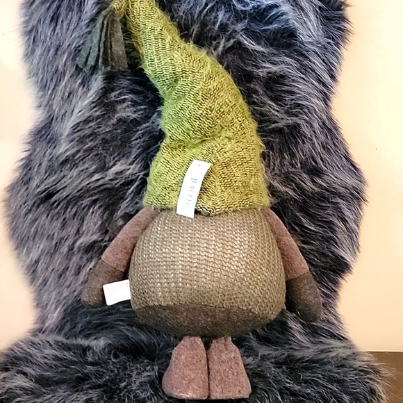 NWT  27" GNOME - Picture 2 of 2